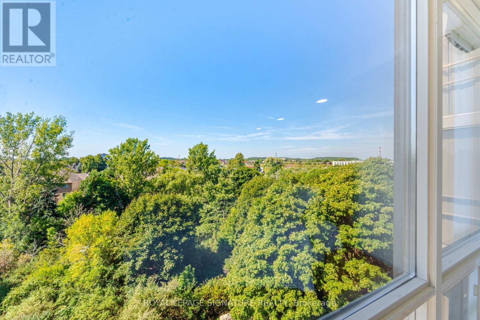 Photo 14 of 408 50 Eglinton Avenue W, Mississauga ON