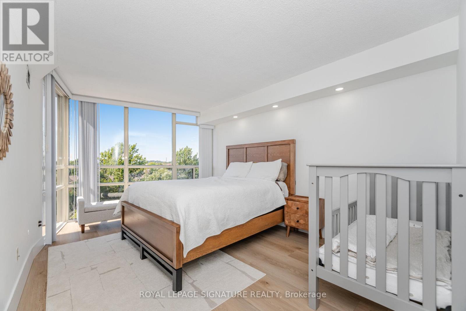 Photo 12 of 408 50 Eglinton Avenue W, Mississauga ON