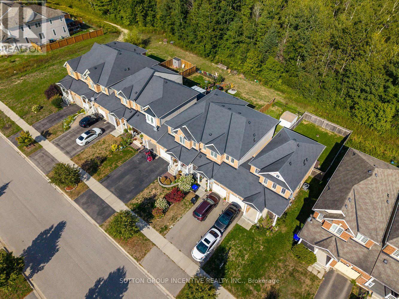 Photo 28 of 105 Collier Crescent, Essa ON