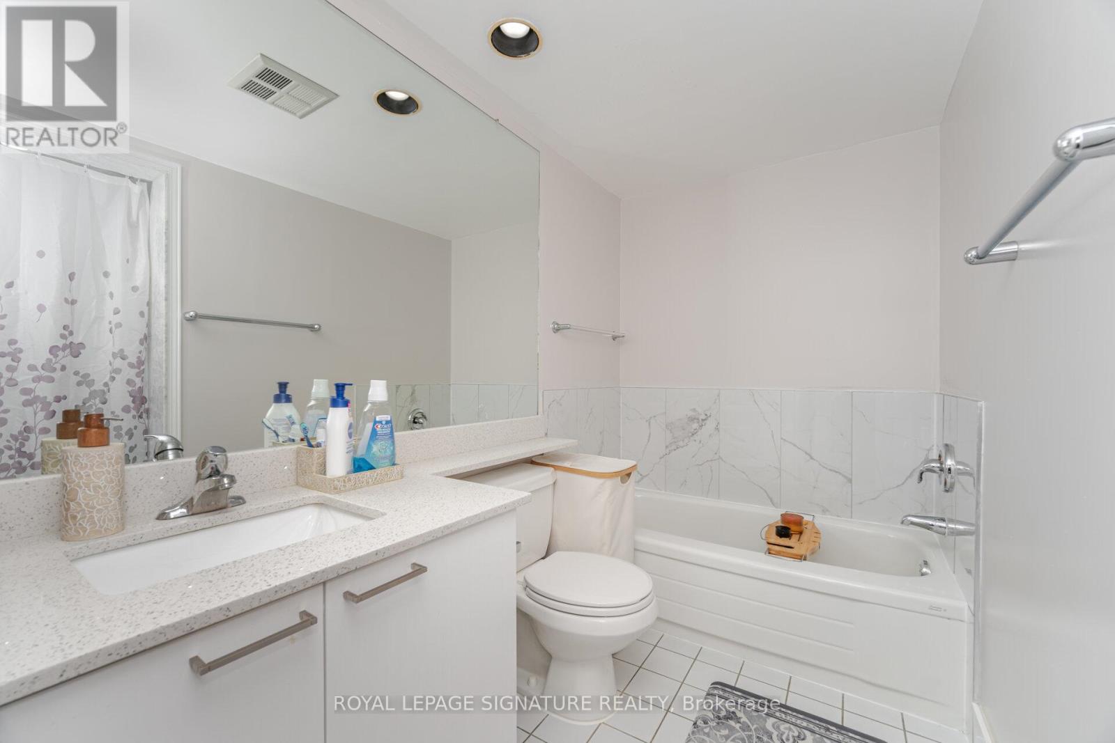 Photo 17 of 408 50 Eglinton Avenue W, Mississauga ON