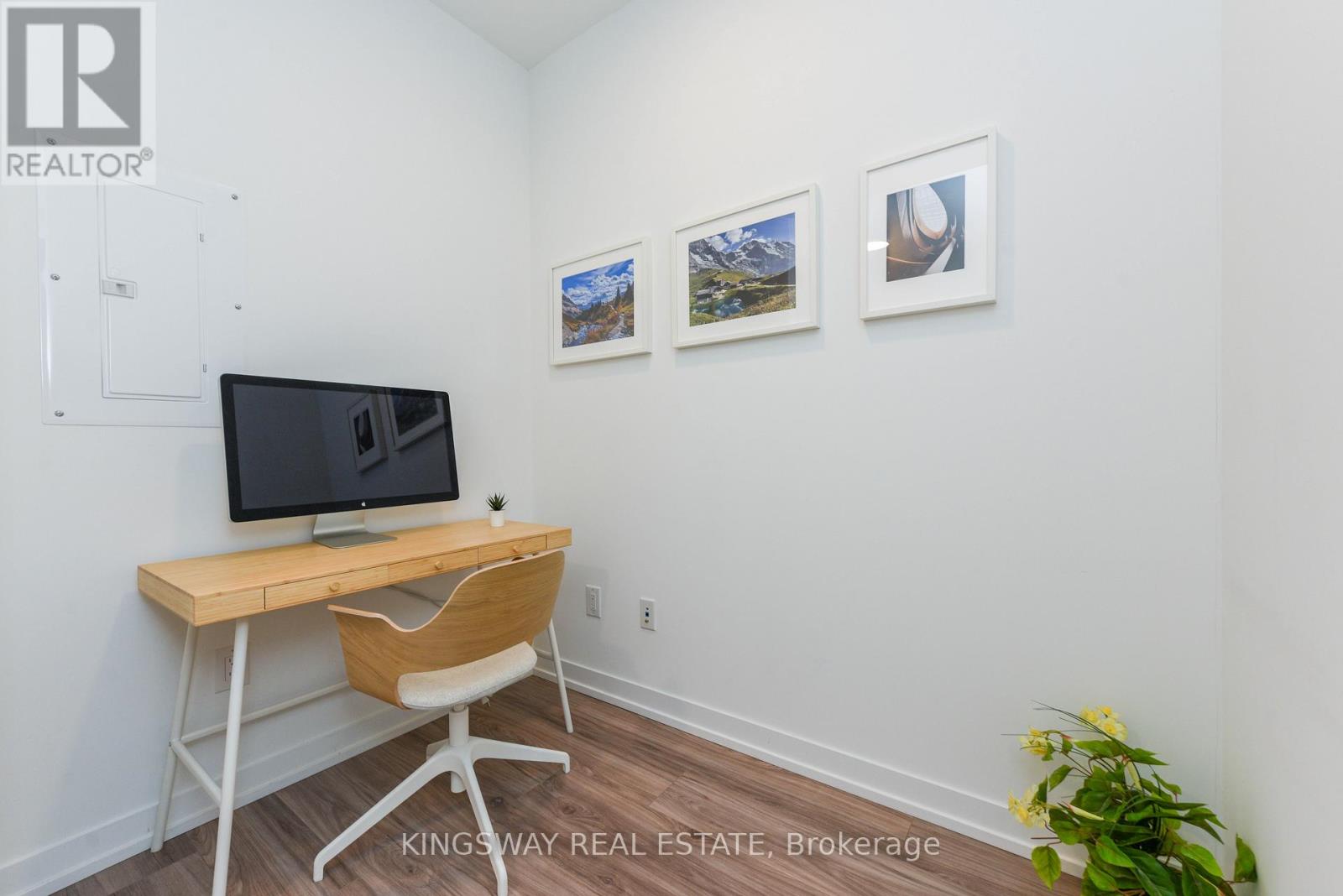 Photo 10 of 2505 4065 Confederation Parkway, Mississauga ON