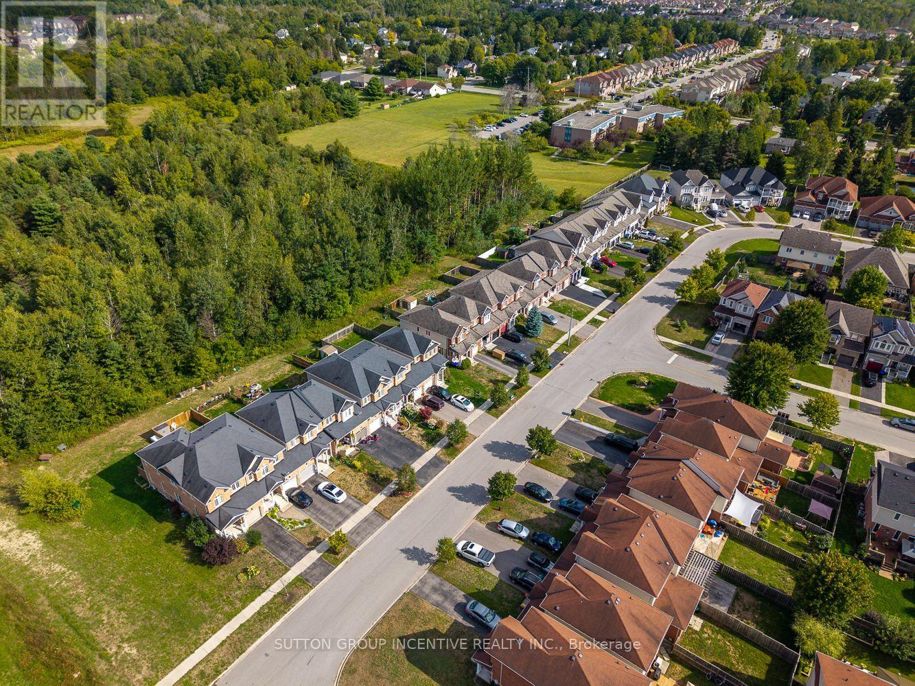 Photo 29 of 105 Collier Crescent, Essa ON
