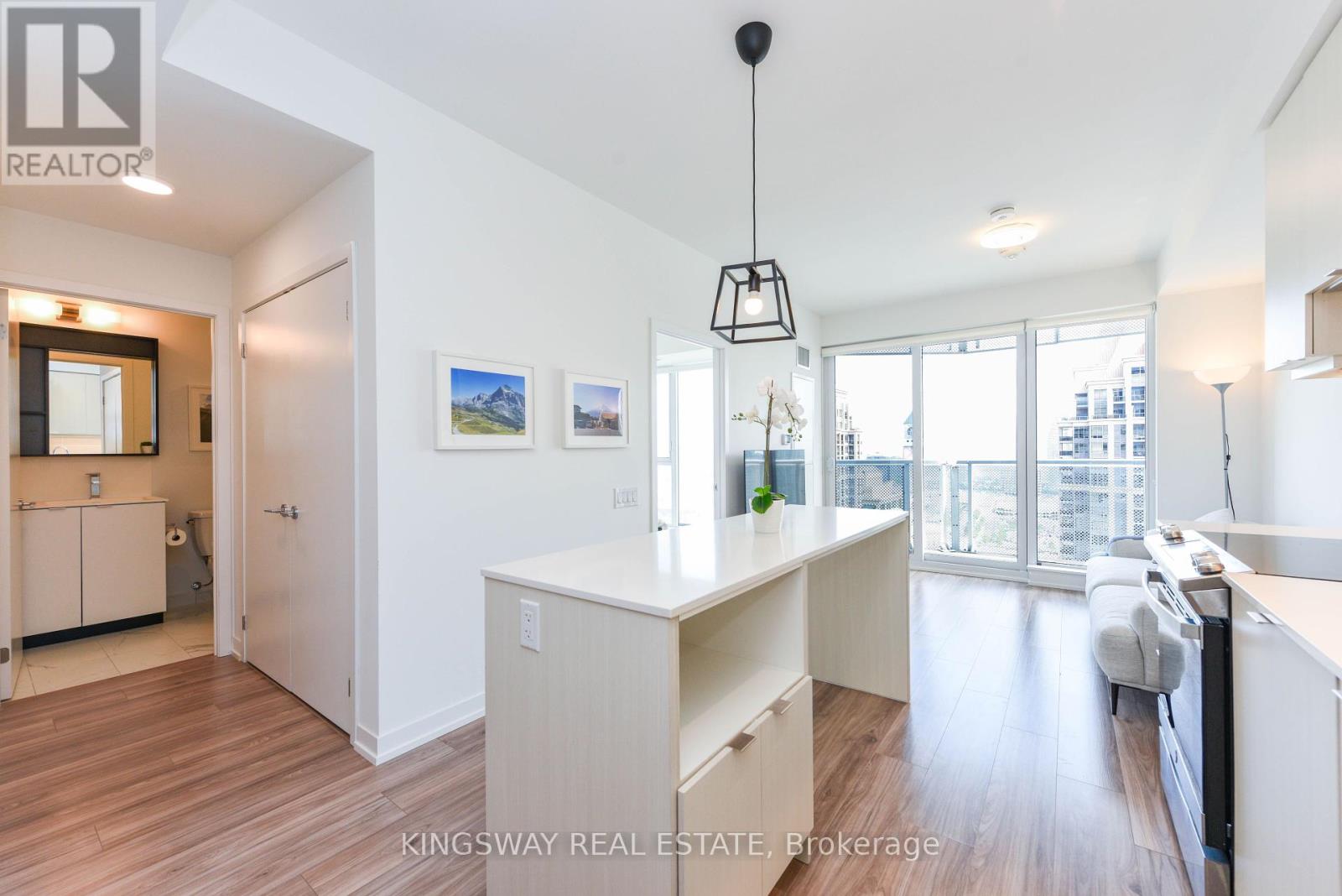 Photo 19 of 2505 4065 Confederation Parkway, Mississauga ON