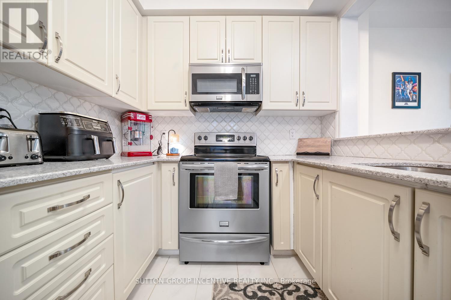 Photo 10 of 105 Collier Crescent, Essa ON