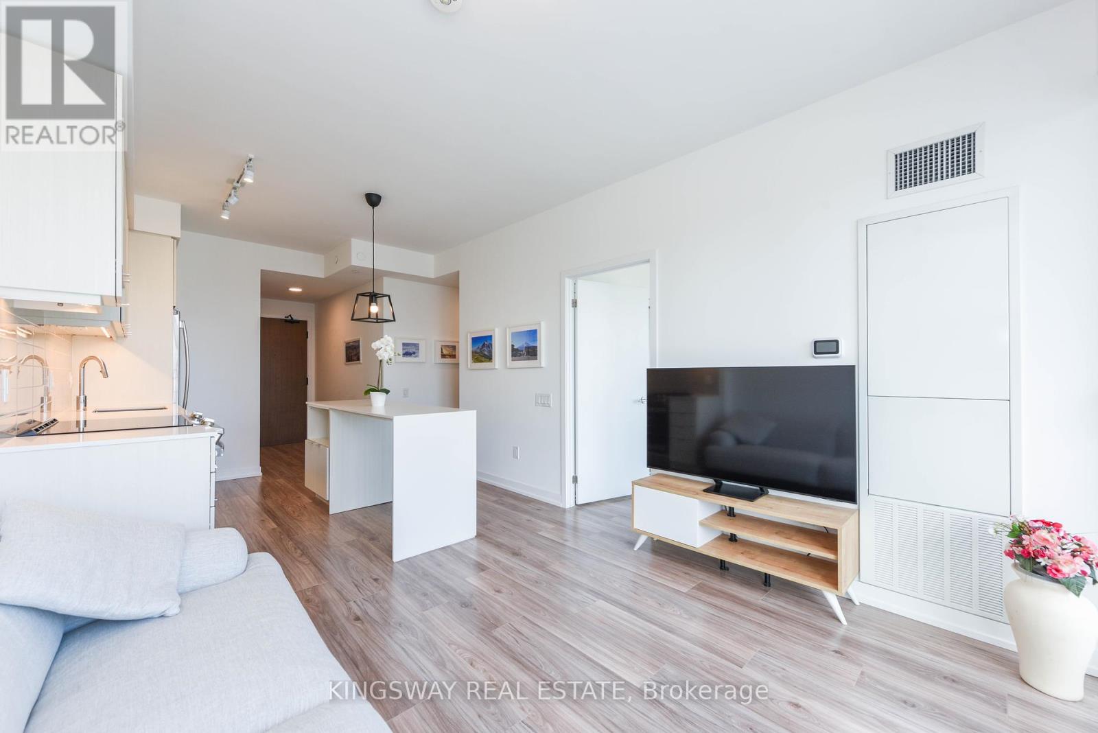 Photo 12 of 2505 4065 Confederation Parkway, Mississauga ON