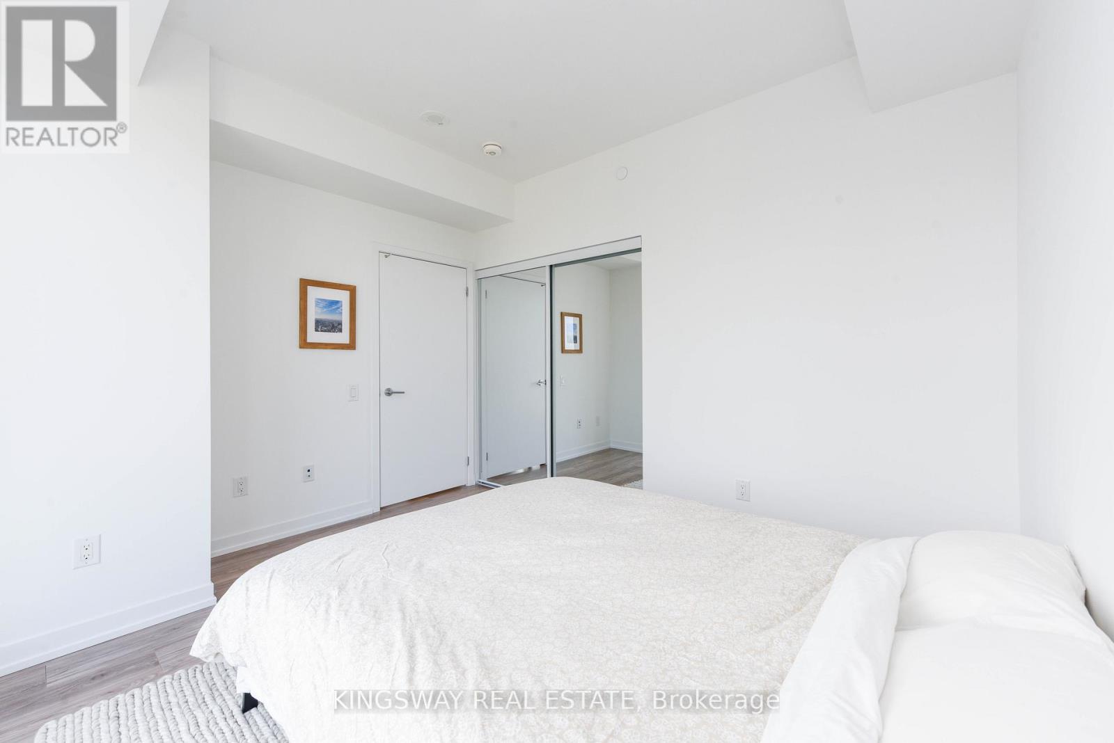 Photo 5 of 2505 4065 Confederation Parkway, Mississauga ON