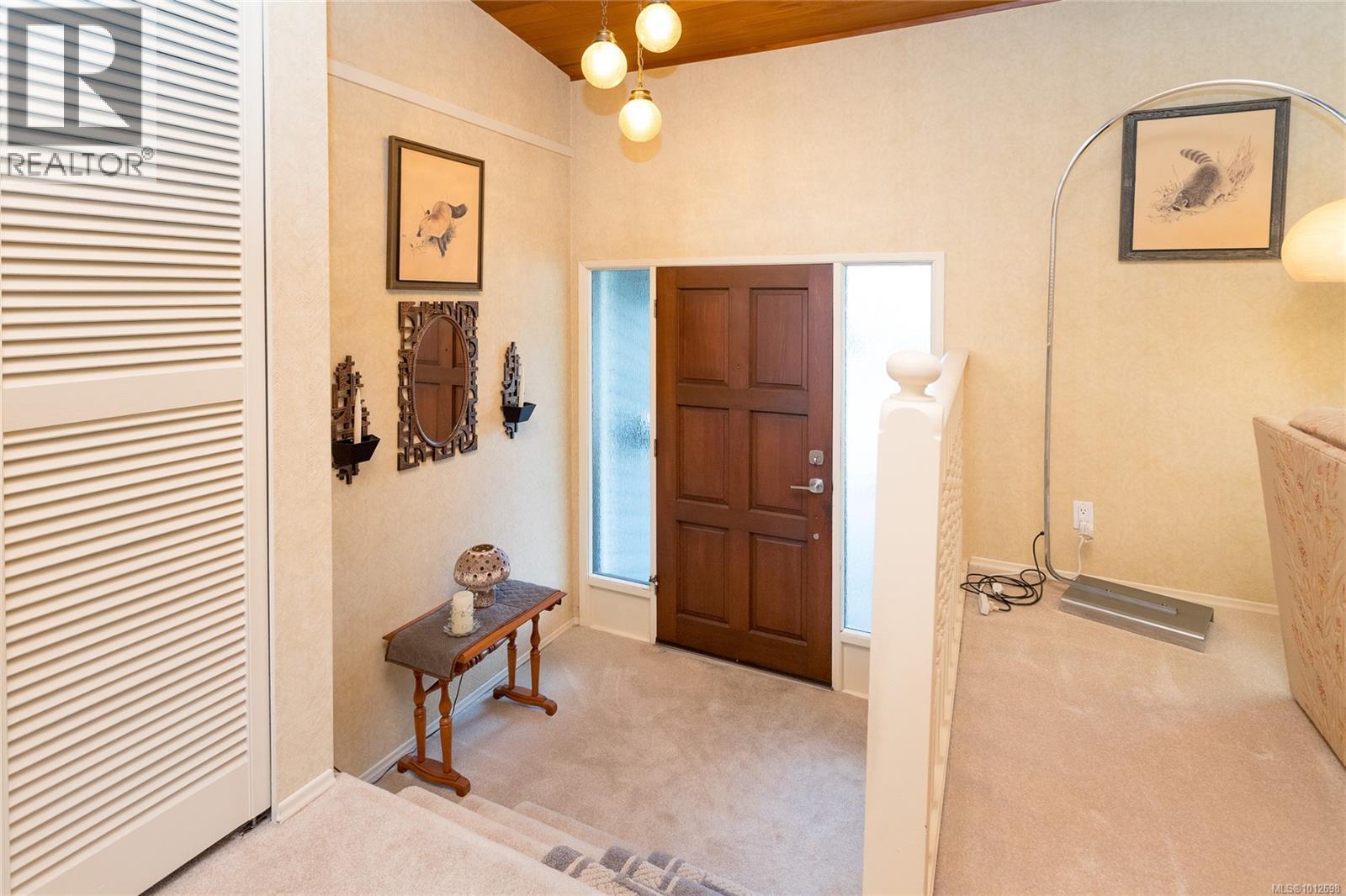 Photo 12 of 4049 Hopesmore Dr, Saanich BC