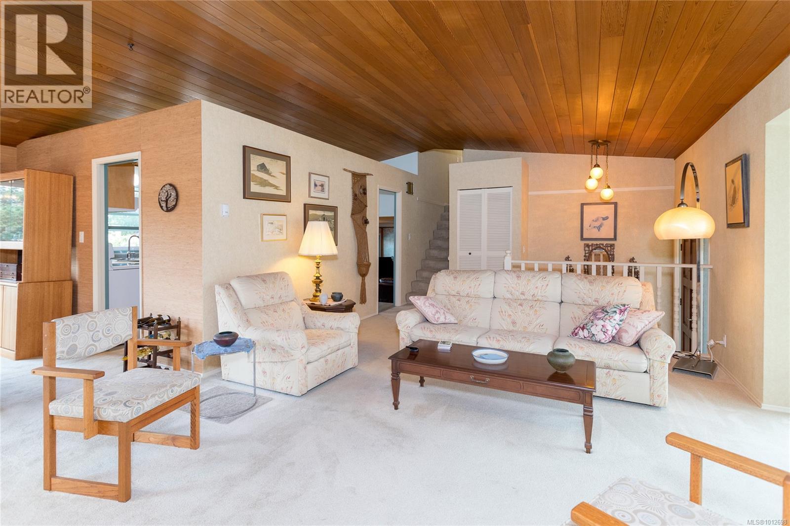 Photo 11 of 4049 Hopesmore Dr, Saanich BC
