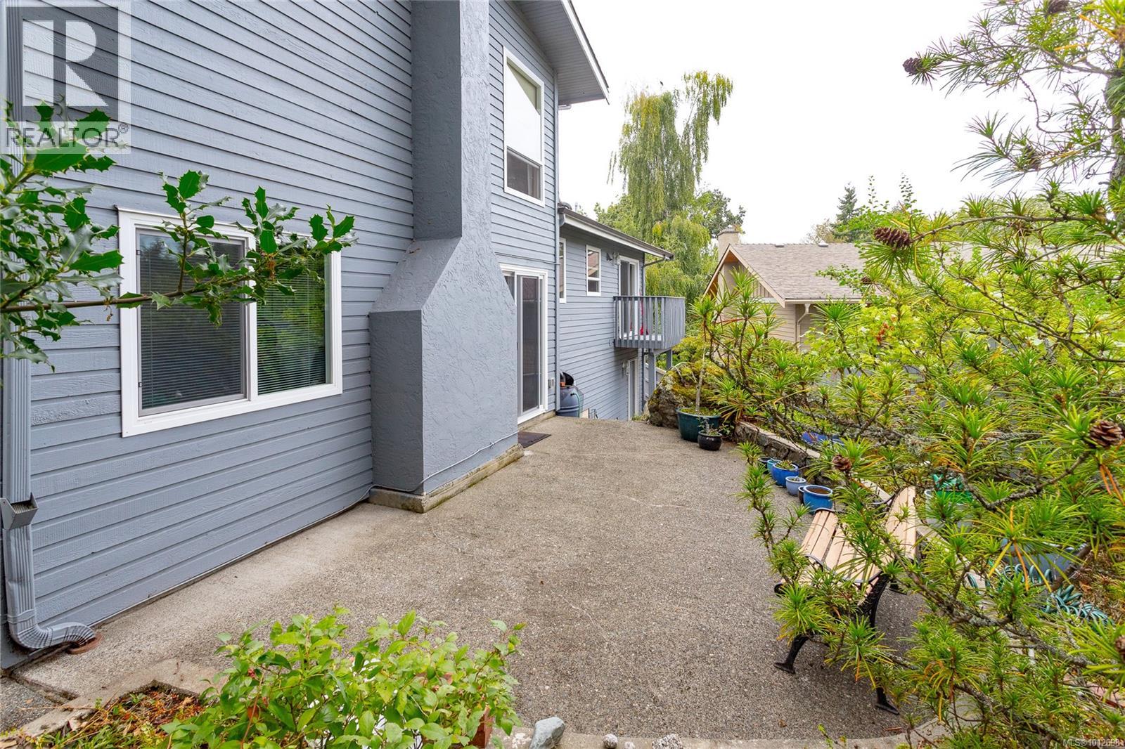 Photo 25 of 4049 Hopesmore Dr, Saanich BC