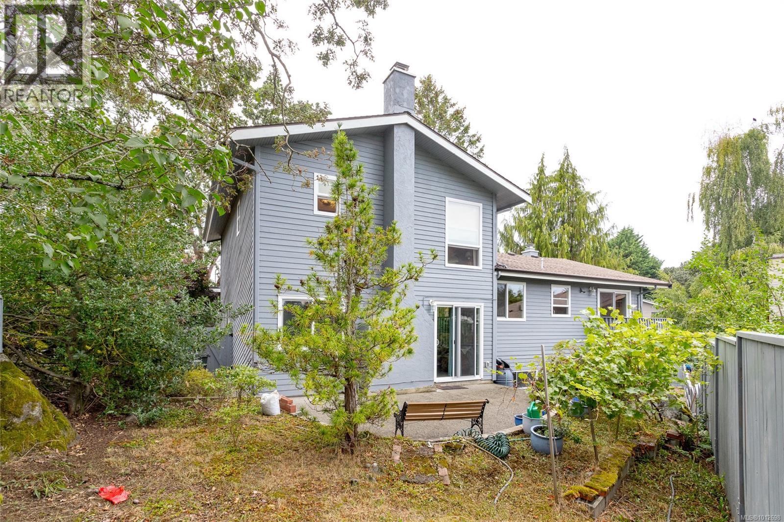 Photo 24 of 4049 Hopesmore Dr, Saanich BC
