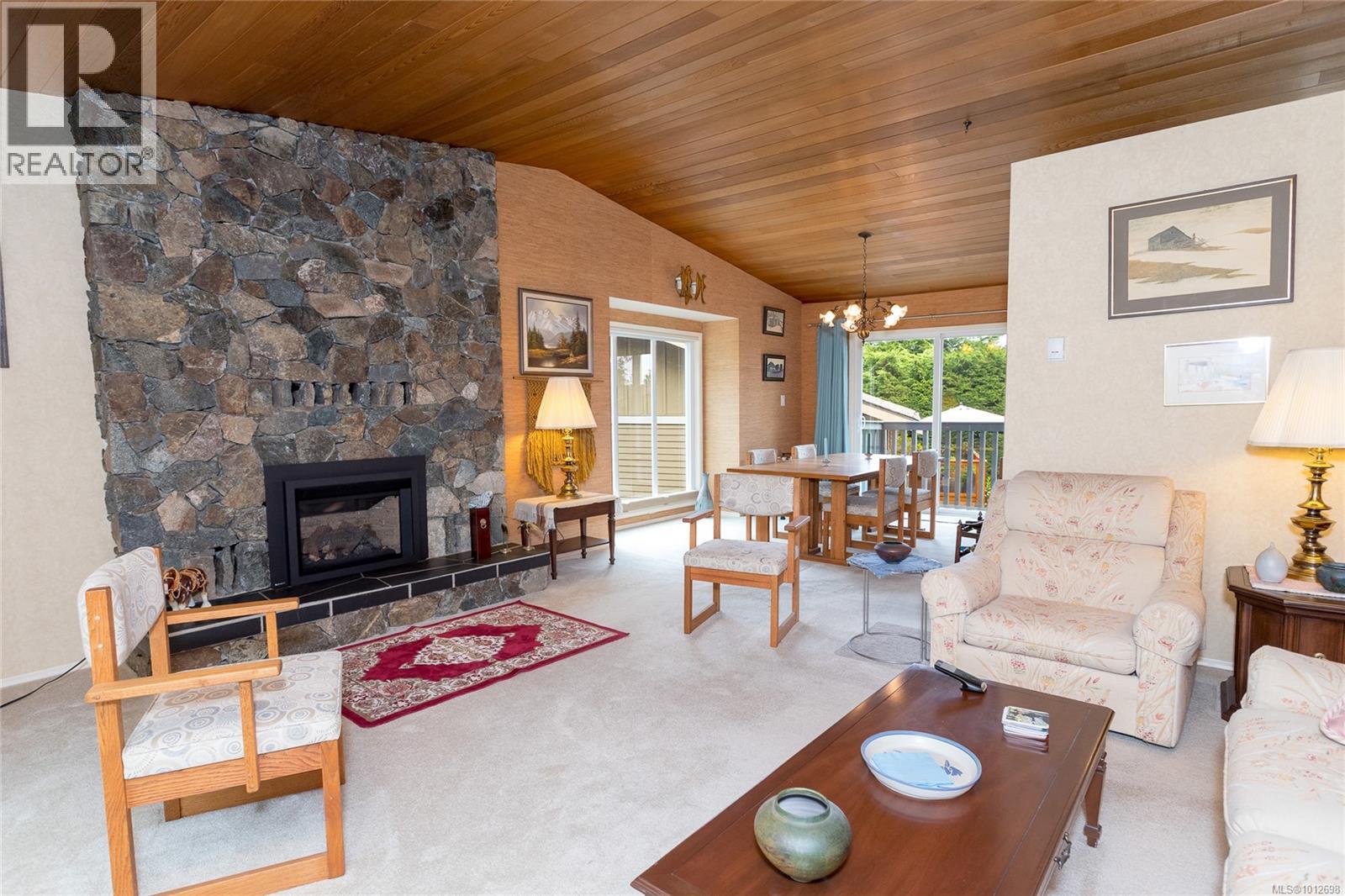 Photo 10 of 4049 Hopesmore Dr, Saanich BC
