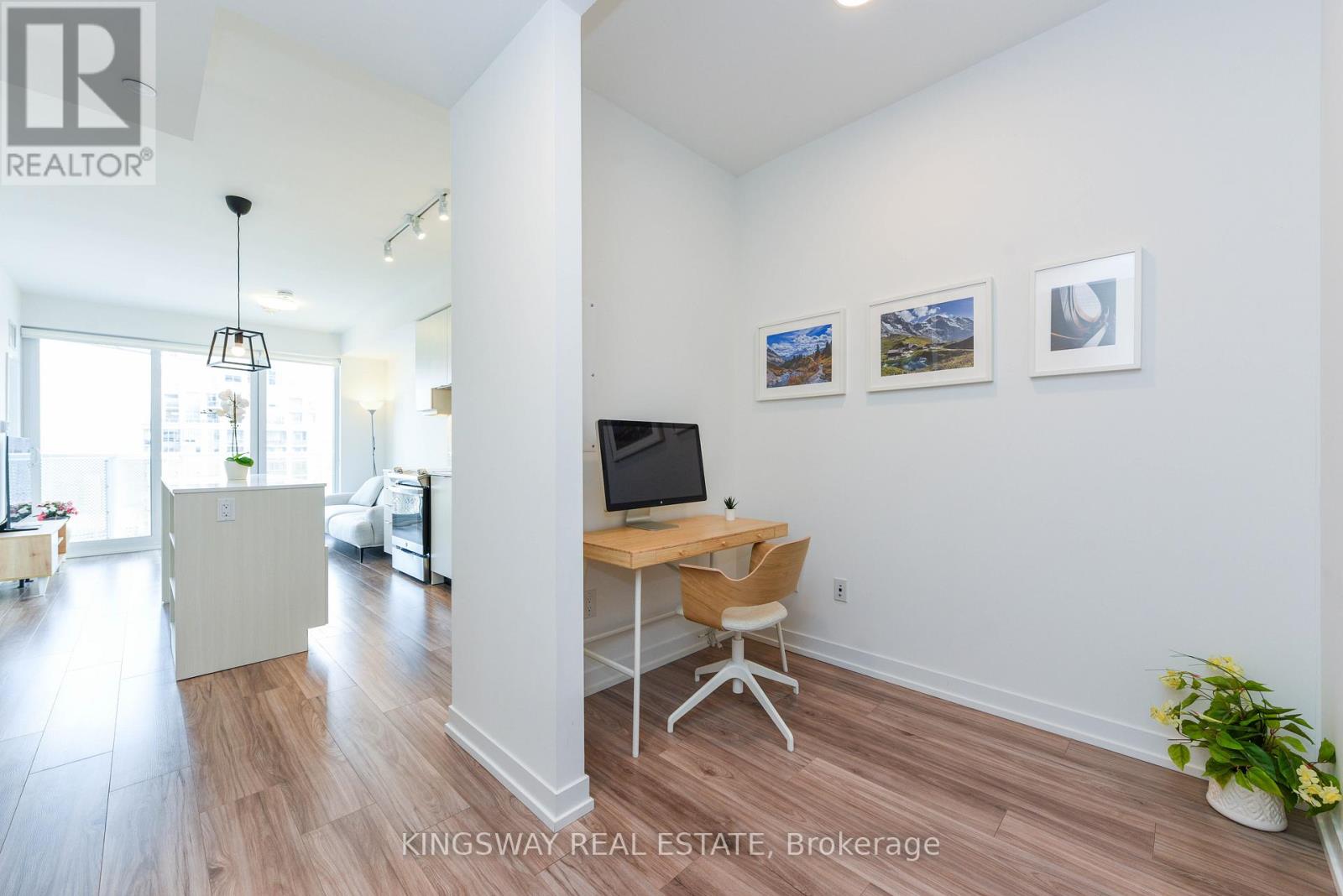 Photo 9 of 2505 4065 Confederation Parkway, Mississauga ON