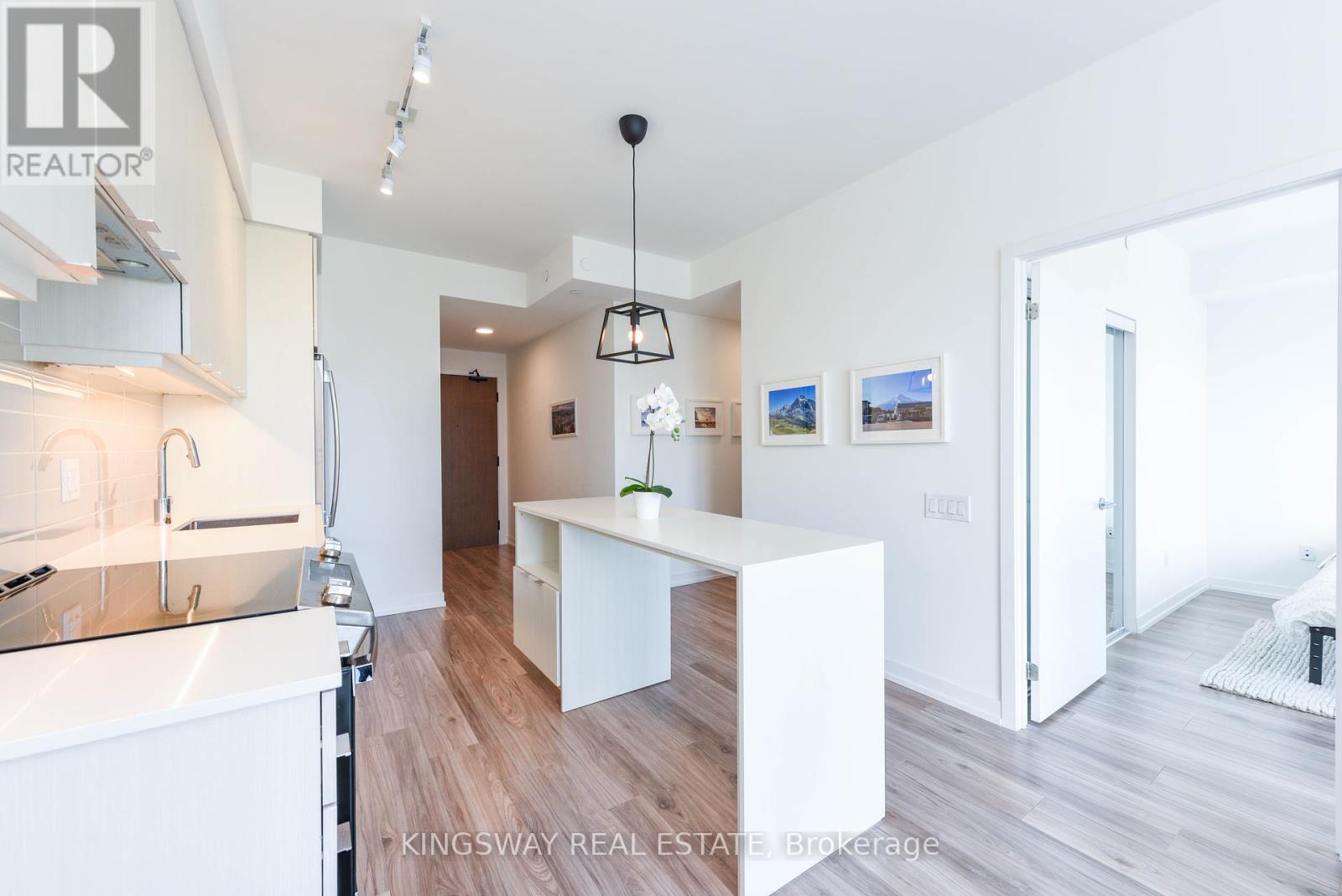 Photo 16 of 2505 4065 Confederation Parkway, Mississauga ON