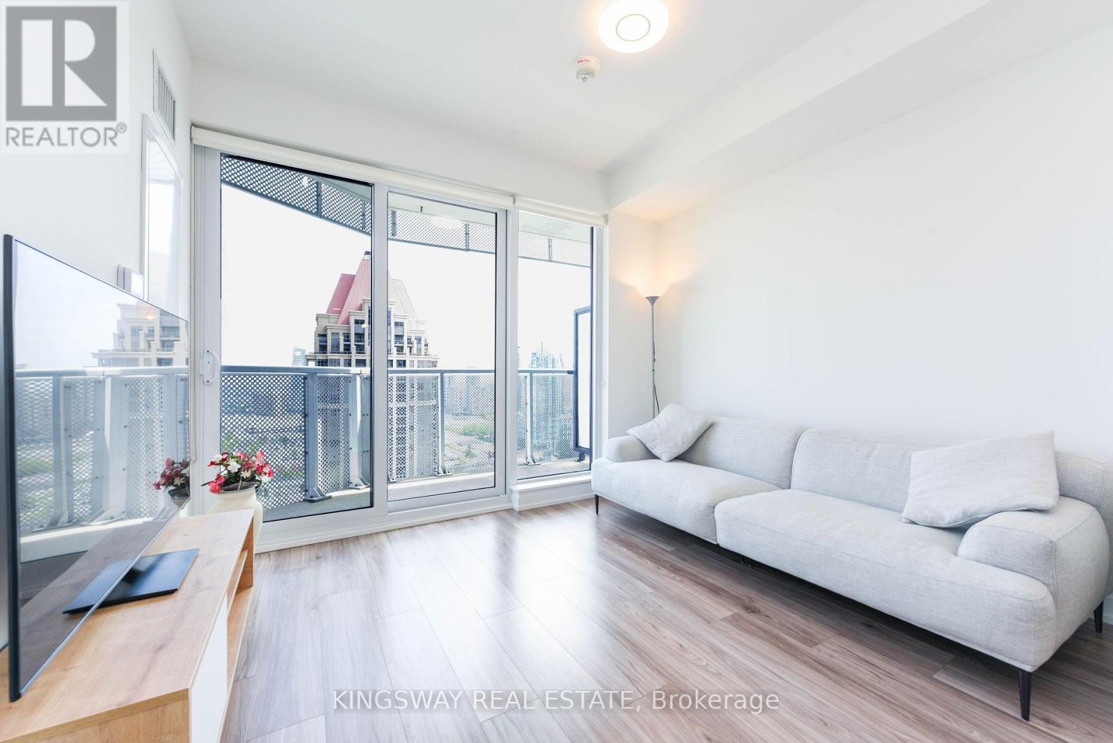 Photo 17 of 2505 4065 Confederation Parkway, Mississauga ON