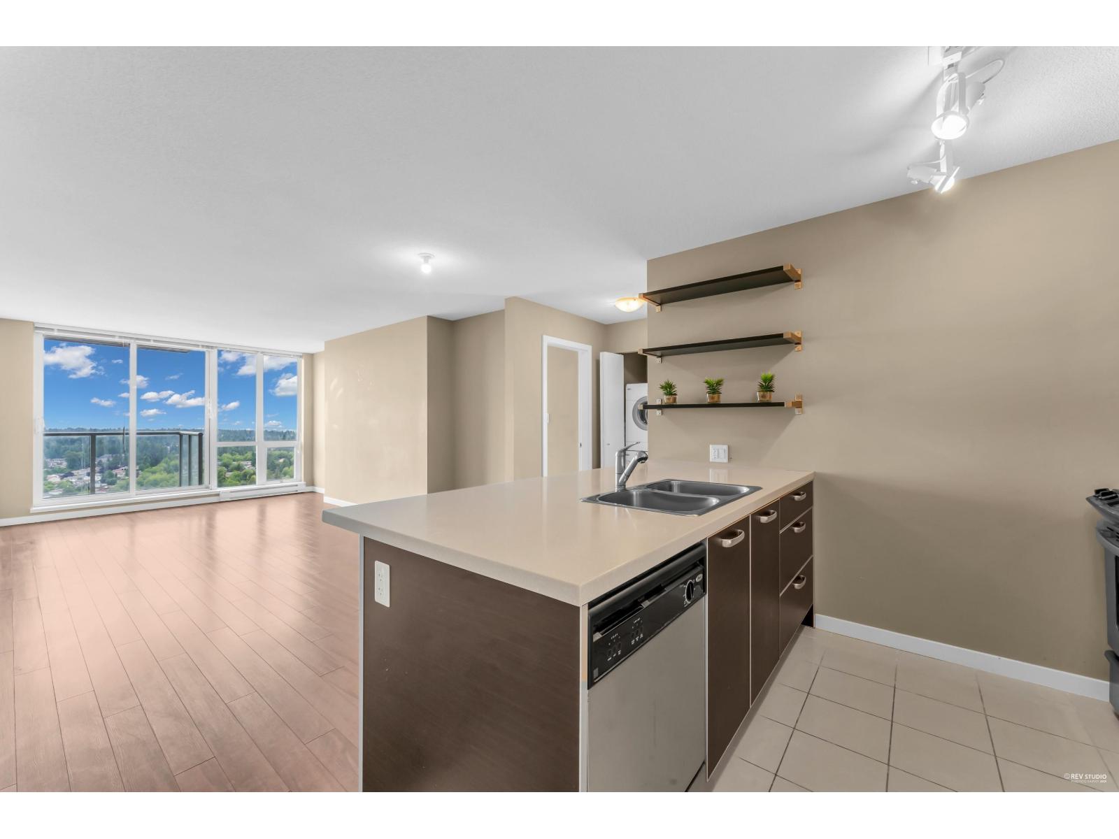 Photo 5 of 2909 9981 Whalley Boulevard, Surrey BC