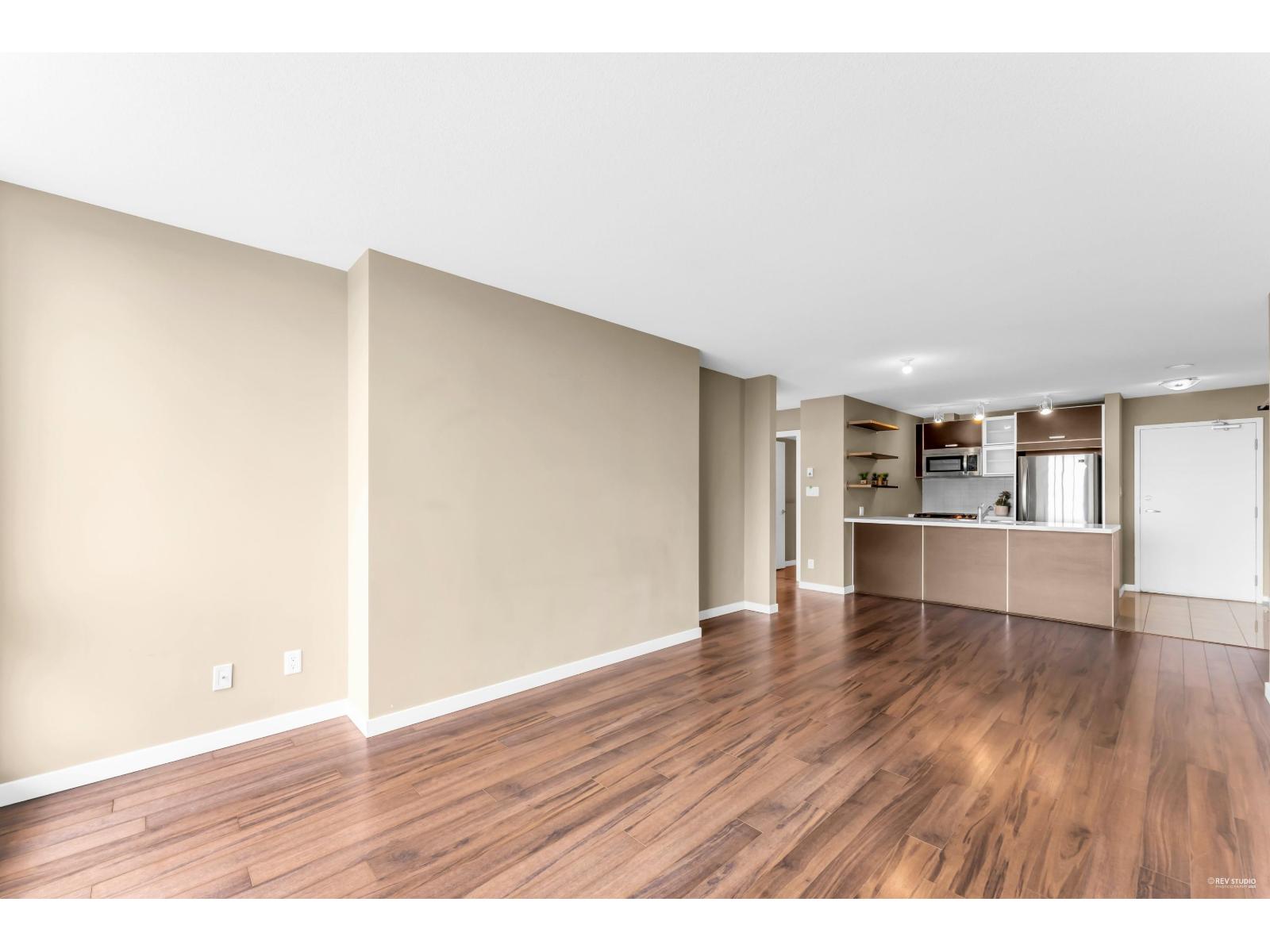 Photo 8 of 2909 9981 Whalley Boulevard, Surrey BC