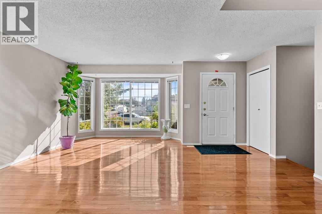 Photo 4 of 7140 California Boulevard Ne, Calgary AB