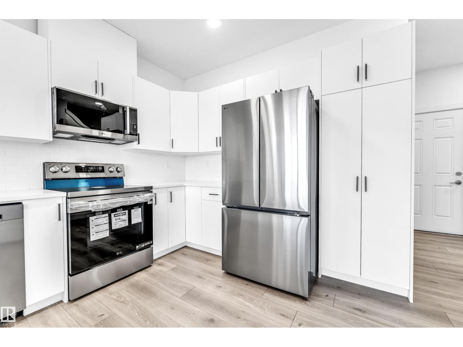Photo 17 of 4 7110 Keswick Cm Sw, Edmonton AB