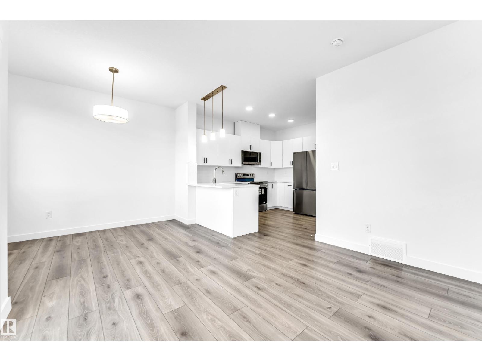 Photo 18 of 4 7110 Keswick Cm Sw, Edmonton AB