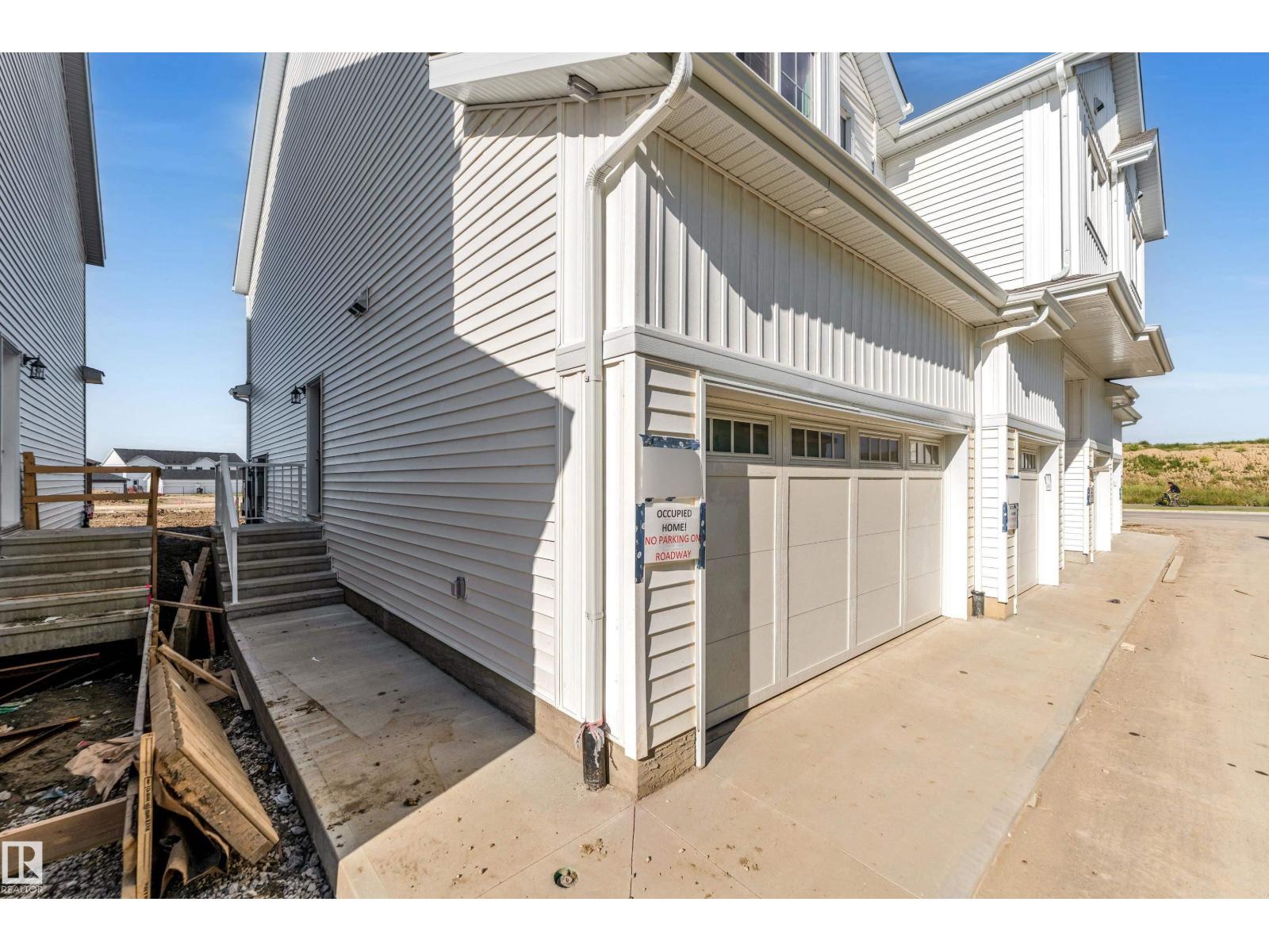 Photo 2 of 4 7110 Keswick Cm Sw, Edmonton AB