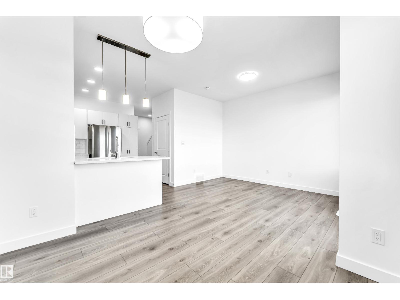 Photo 20 of 4 7110 Keswick Cm Sw, Edmonton AB