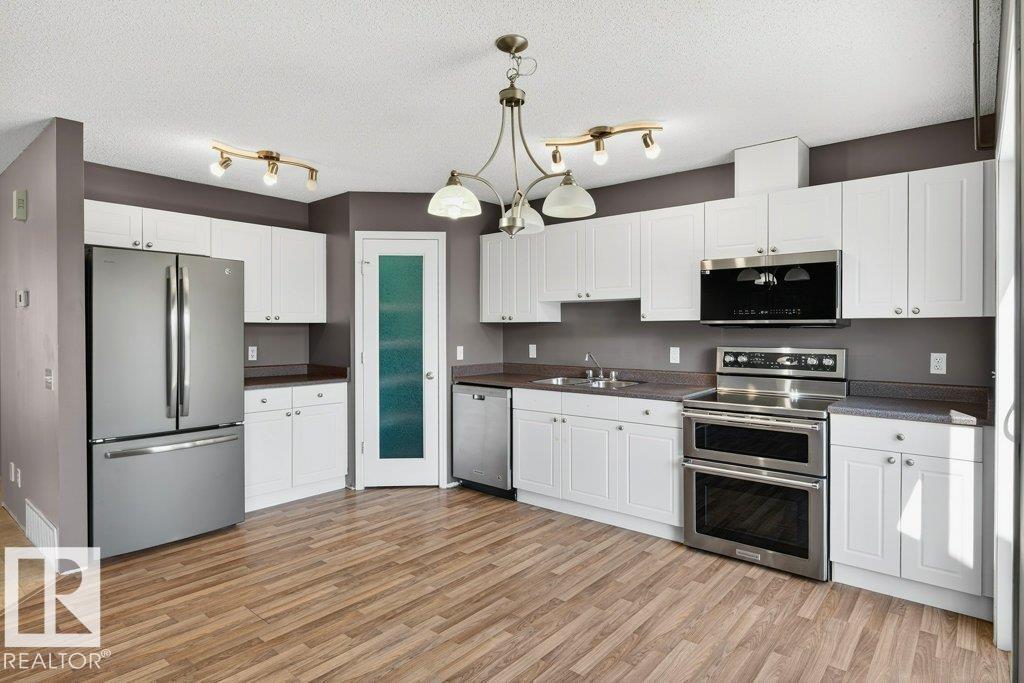 Photo 7 of 21 450 Hyndman Cr Nw, Edmonton AB