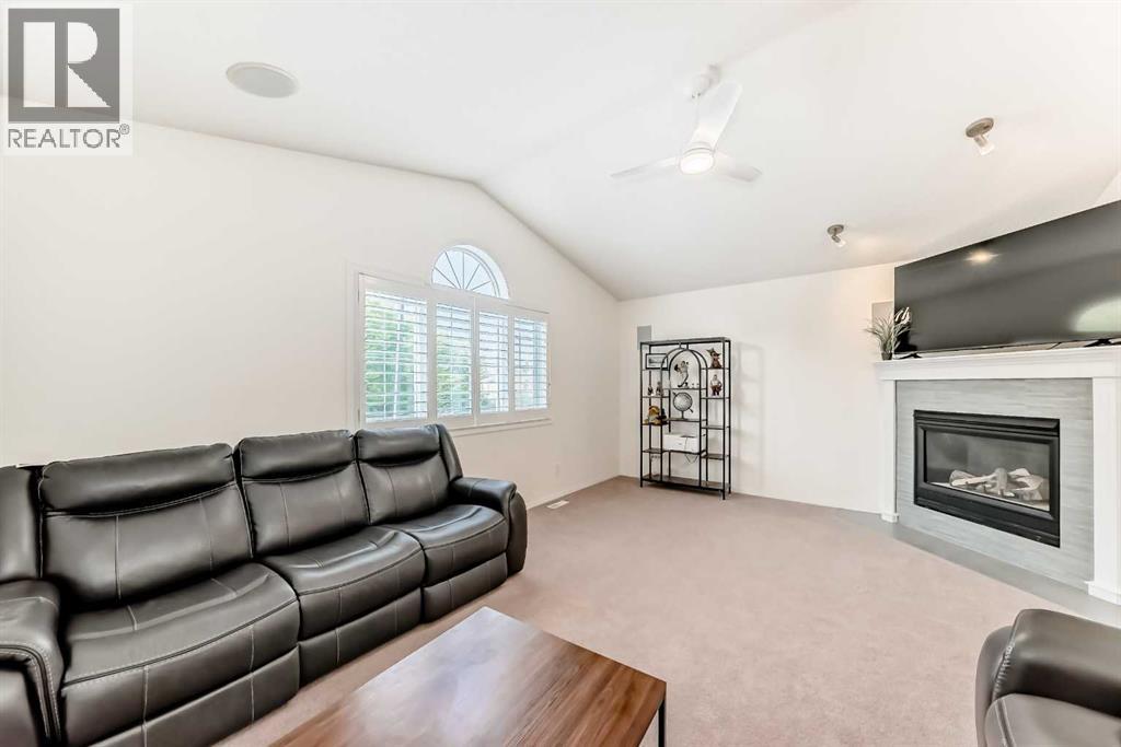 Photo 29 of 82 Mt Gibraltar Heights Se, Calgary AB