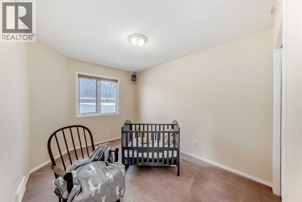 Photo 36 of 82 Mt Gibraltar Heights Se, Calgary AB