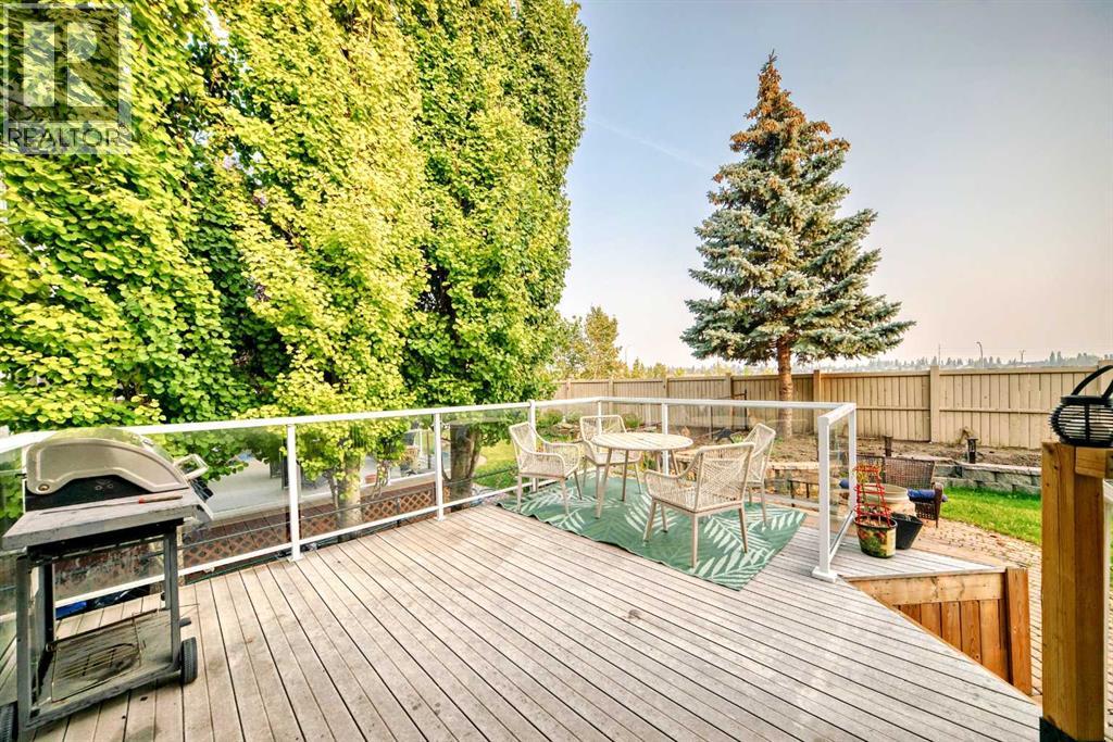 Photo 14 of 82 Mt Gibraltar Heights Se, Calgary AB
