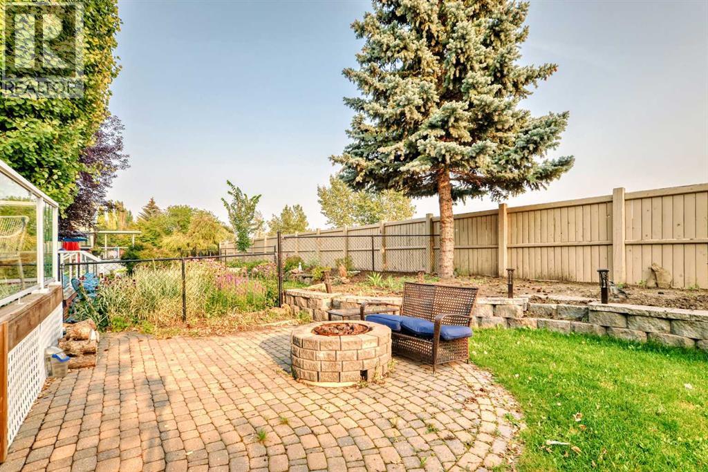 Photo 48 of 82 Mt Gibraltar Heights Se, Calgary AB