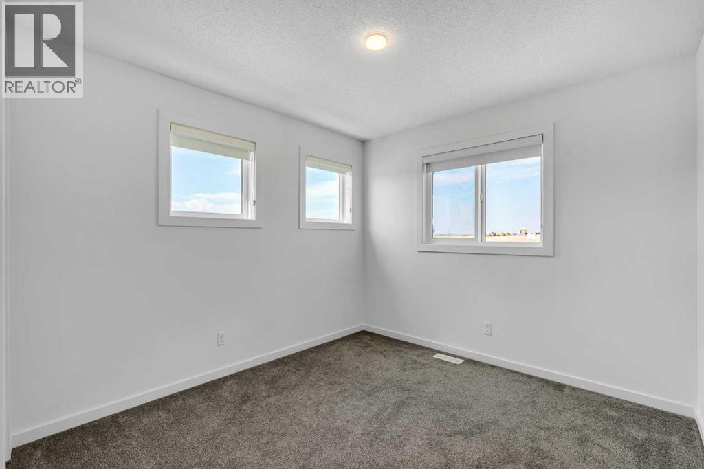Photo 25 of 156 Livingston View Ne, Calgary AB