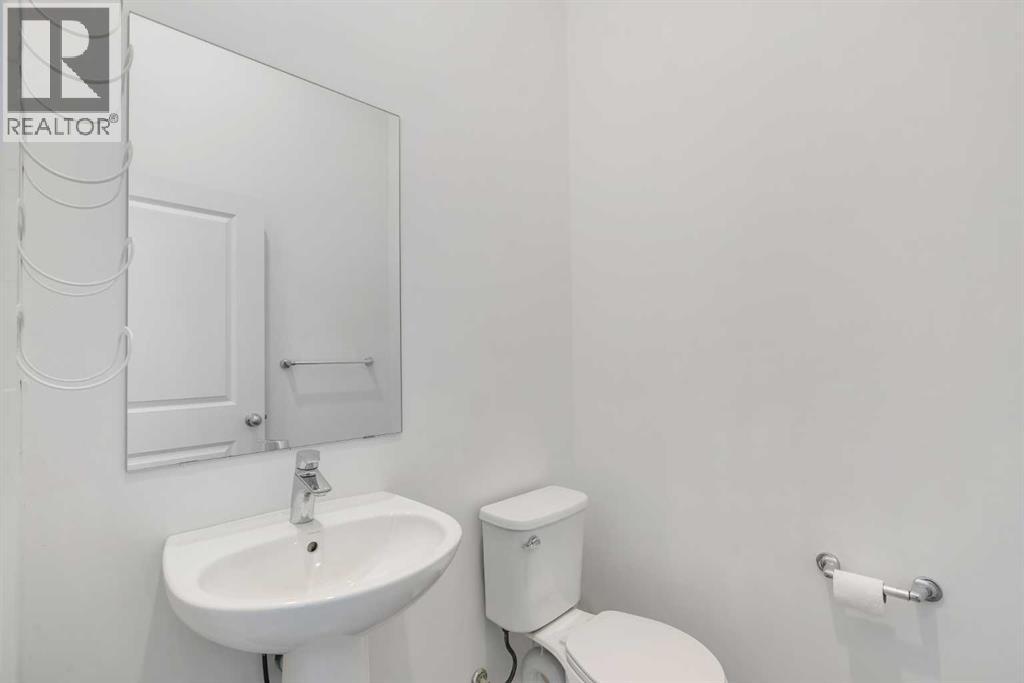 Photo 17 of 156 Livingston View Ne, Calgary AB