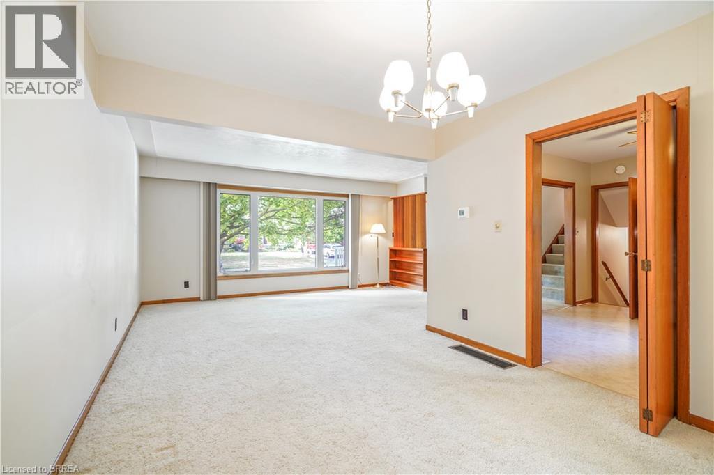 Photo 14 of 49 Pusey Boulevard, Brantford ON