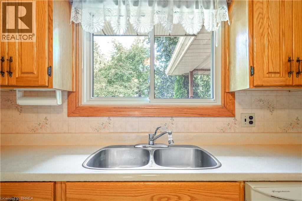 Photo 16 of 49 Pusey Boulevard, Brantford ON