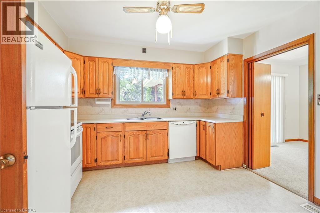 Photo 18 of 49 Pusey Boulevard, Brantford ON
