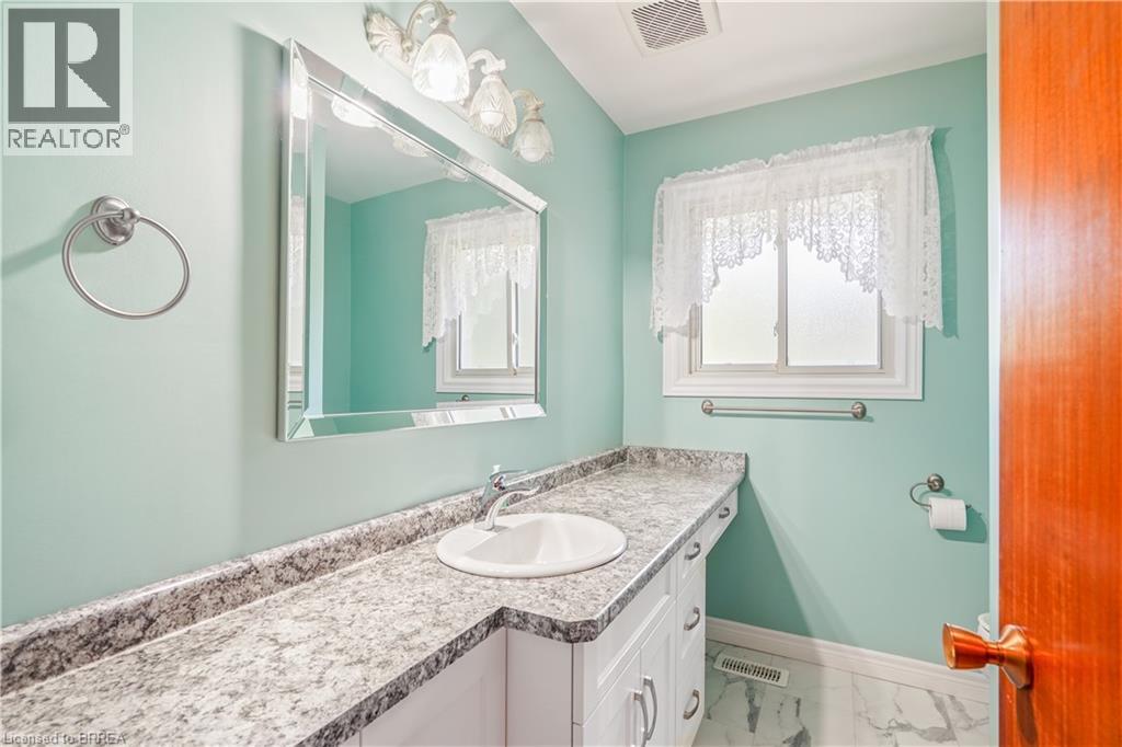Photo 25 of 49 Pusey Boulevard, Brantford ON