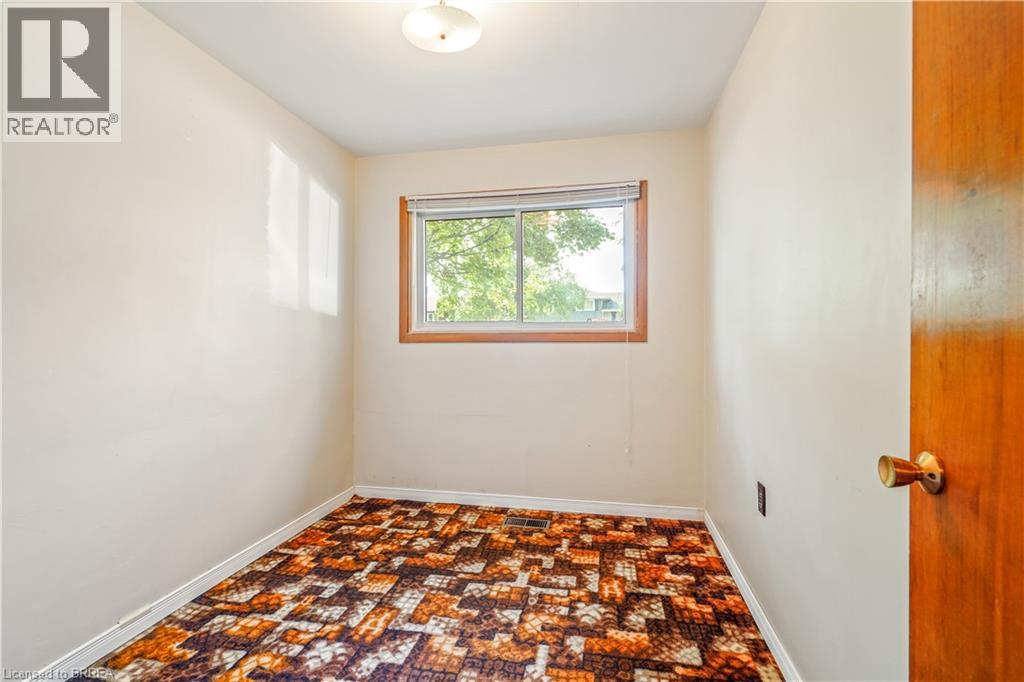 Photo 30 of 49 Pusey Boulevard, Brantford ON