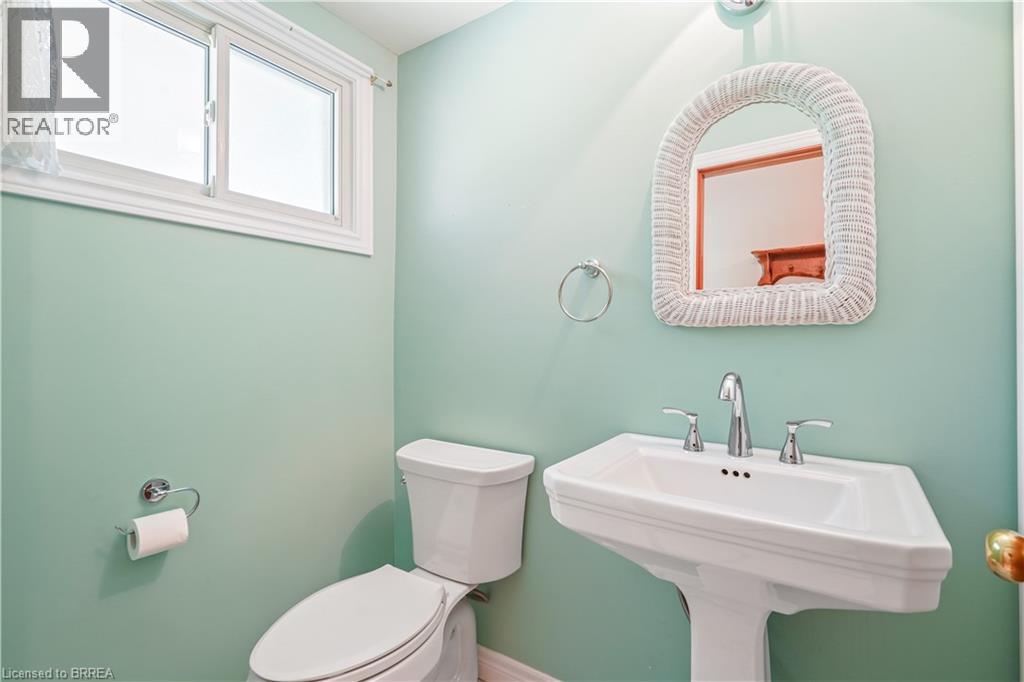 Photo 32 of 49 Pusey Boulevard, Brantford ON