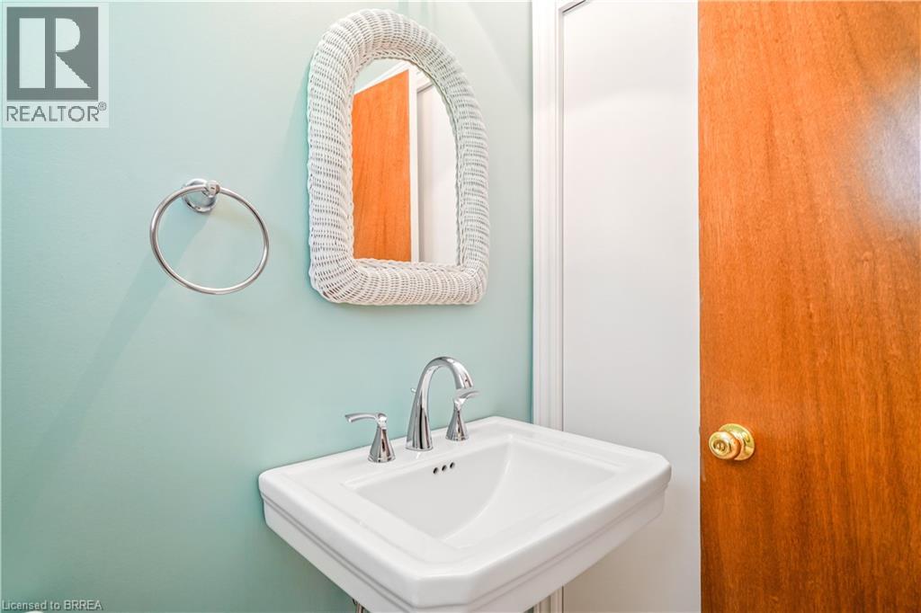 Photo 34 of 49 Pusey Boulevard, Brantford ON