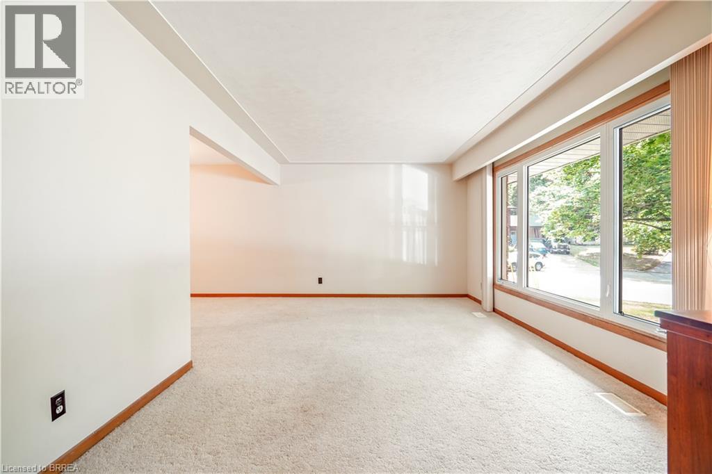 Photo 8 of 49 Pusey Boulevard, Brantford ON
