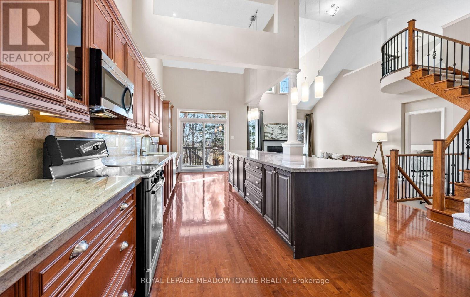 Photo 11 of 47 Nova Scotia Road, Brampton ON