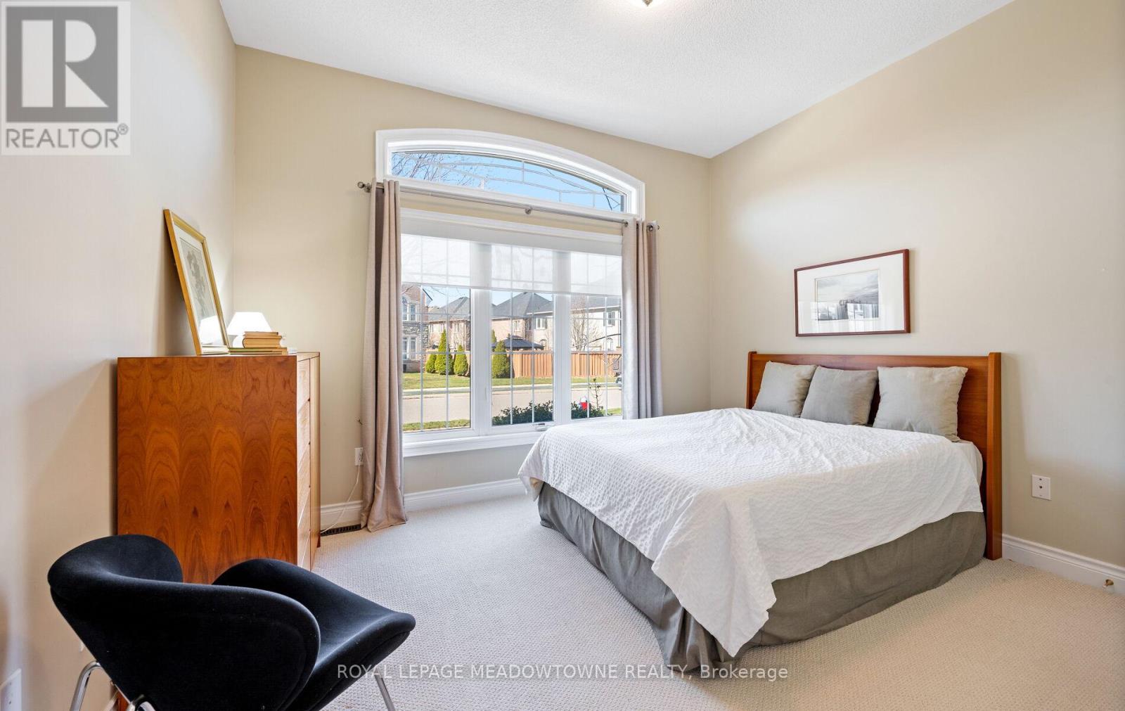 Photo 25 of 47 Nova Scotia Road, Brampton ON