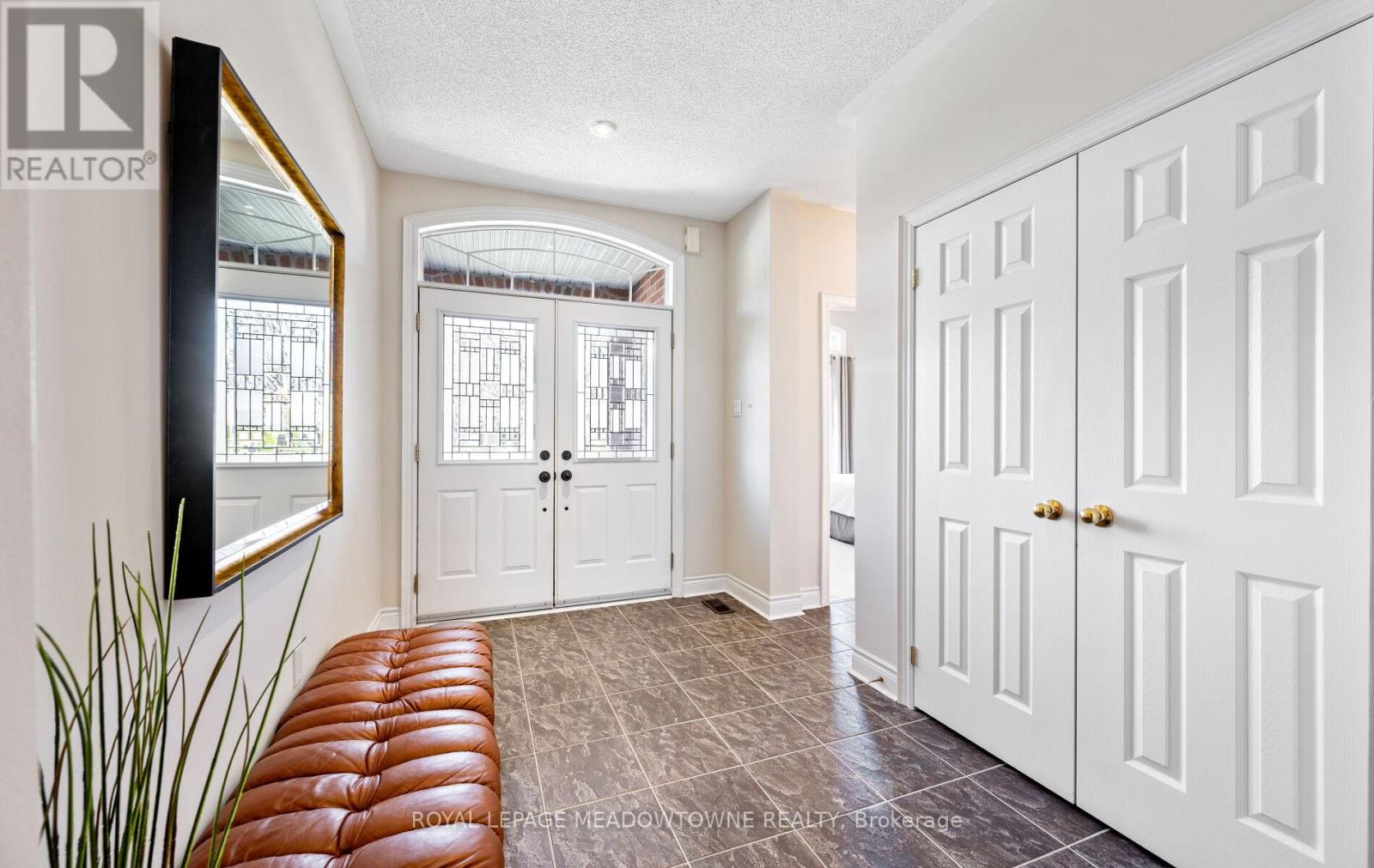 Photo 4 of 47 Nova Scotia Road, Brampton ON
