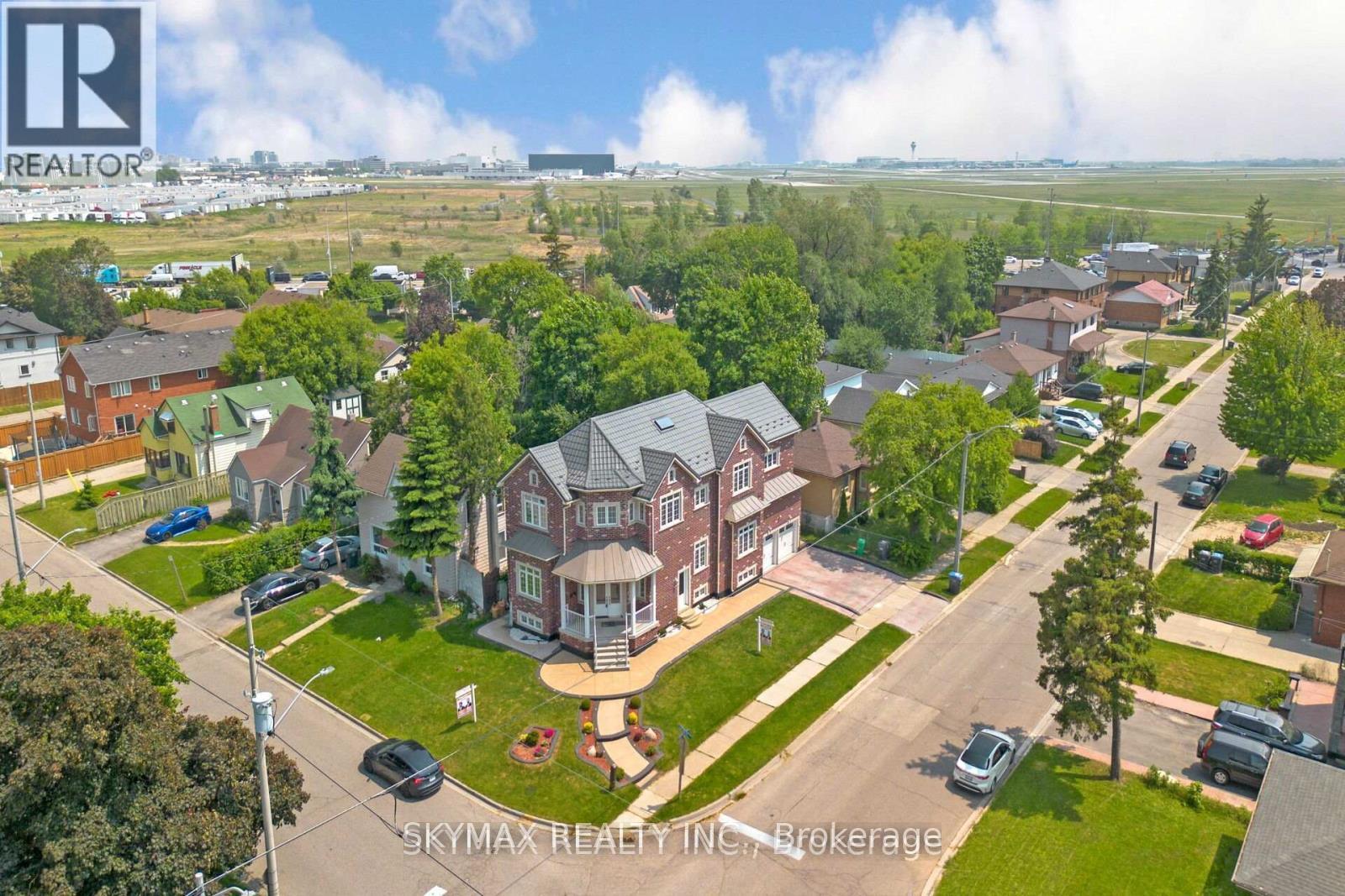 Photo 1 of 18 Burlington Street, Mississauga ON