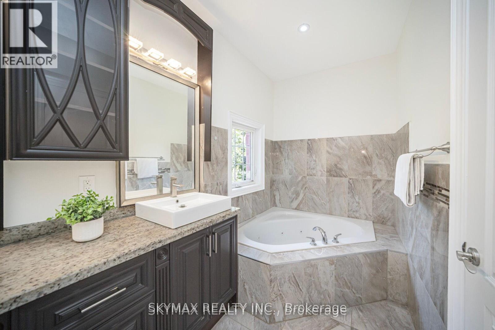 Photo 10 of 18 Burlington Street, Mississauga ON