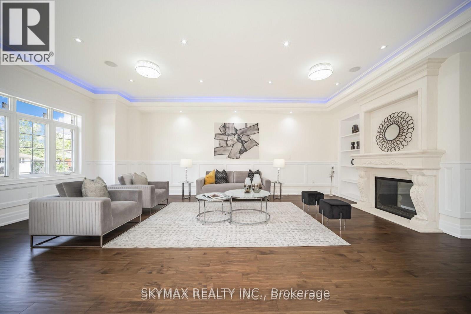 Photo 3 of 18 Burlington Street, Mississauga ON