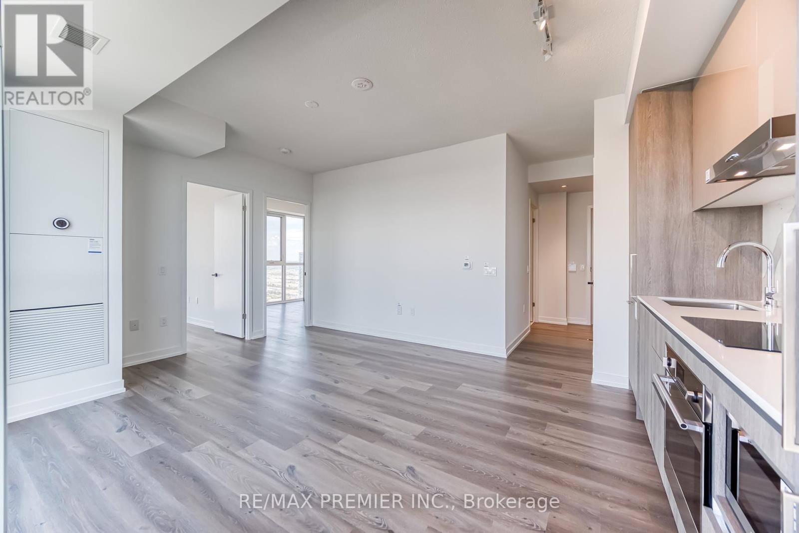 Photo 10 of 6009 225 Commerce Street, Vaughan ON