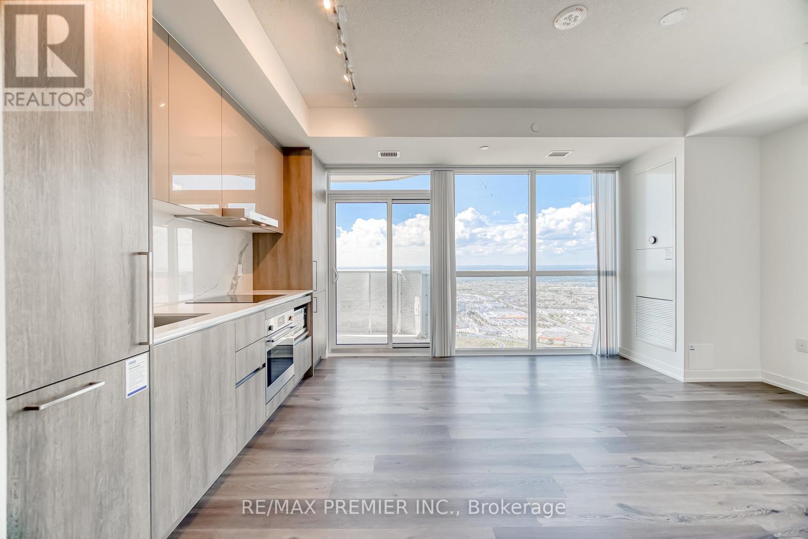 Photo 13 of 6009 225 Commerce Street, Vaughan ON