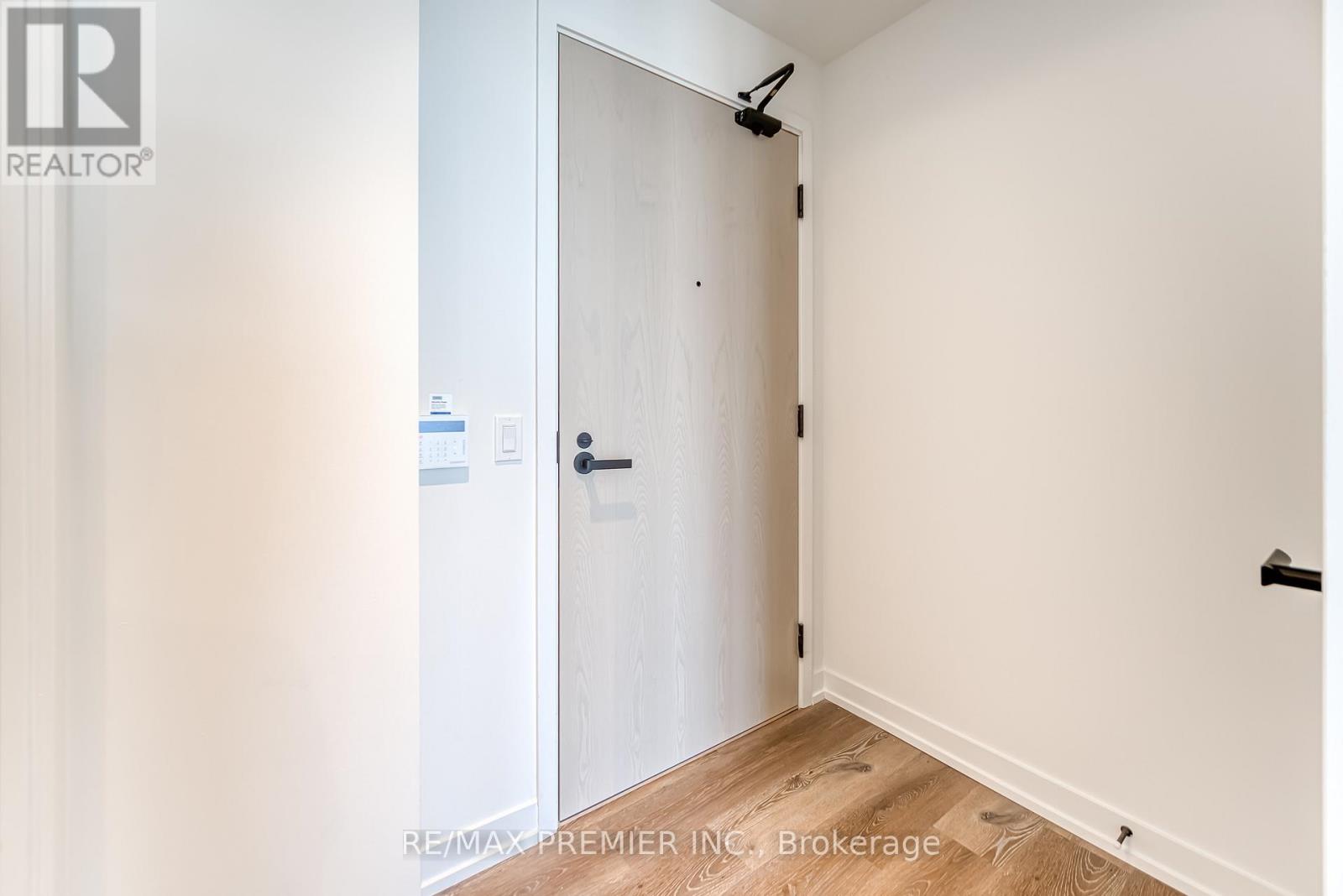 Photo 9 of 6009 225 Commerce Street, Vaughan ON
