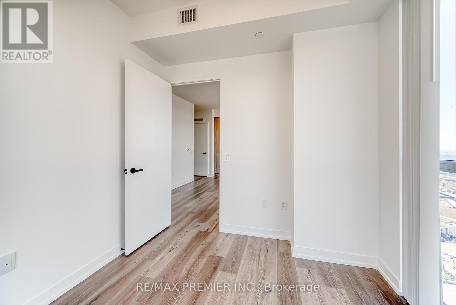 Photo 24 of 6009 225 Commerce Street, Vaughan ON